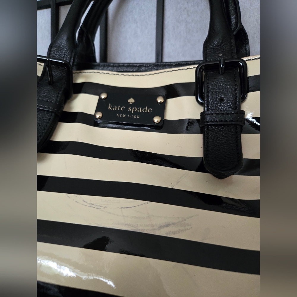 Kate Spade Classic Stripped 2way Tote - Picture 6 of 11